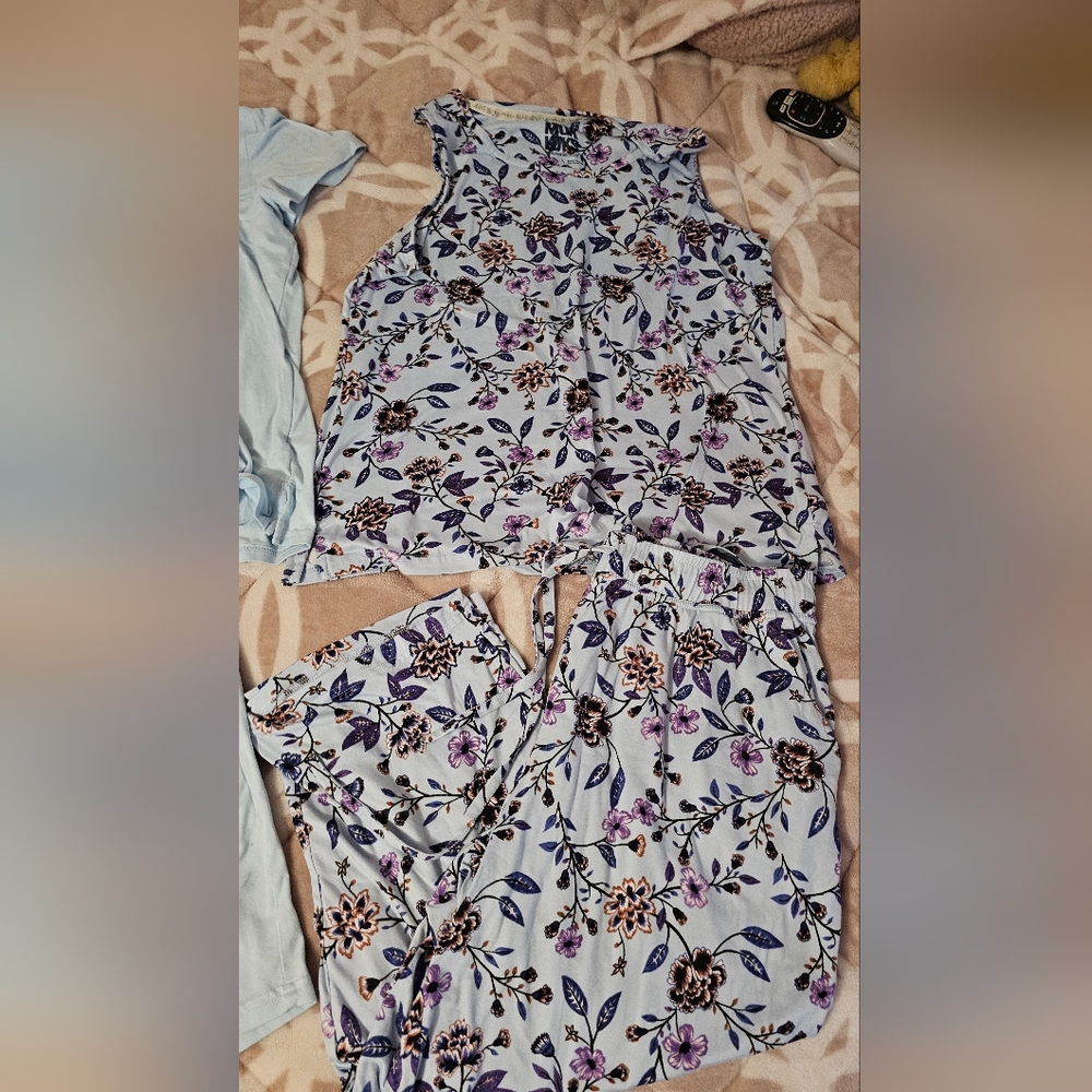 Lot of 4 pajama sets capri and shorts Muk Luks Cuddl Duds Large - Picture 10 of 16